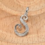 18K white gold diamond pendant, detail view