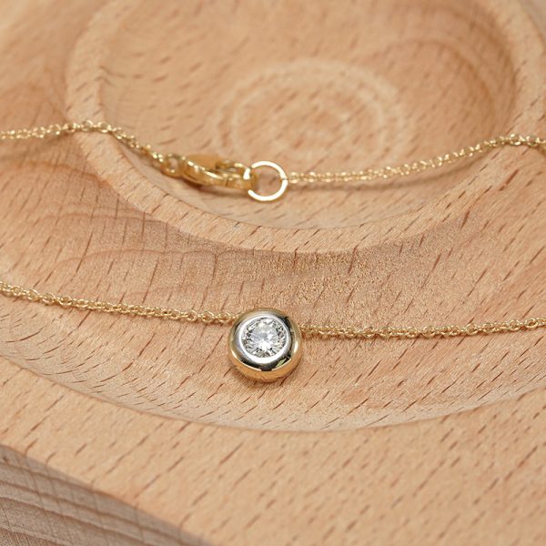 18K yellow gold diamond pendant, angle view
