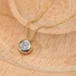 18K yellow gold diamond pendant, detail view
